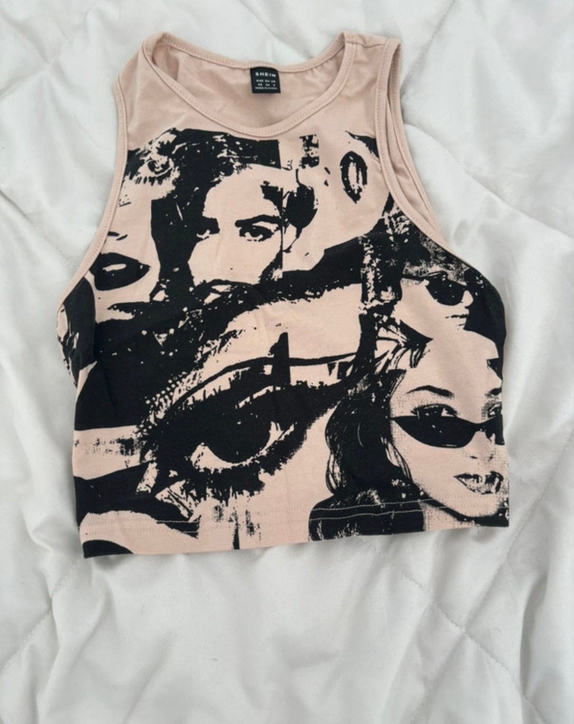 beige Y2K graphic crop top met gezichten print, Verzenden, Beige, Zo goed als nieuw, Zonder mouw