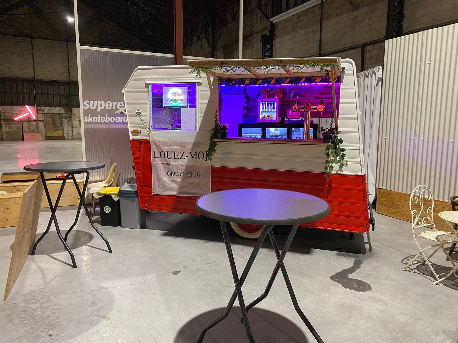 Caravane, Hobby & Loisirs créatifs, Articles de fête | Location, Comme neuf, Enlèvement ou Envoi