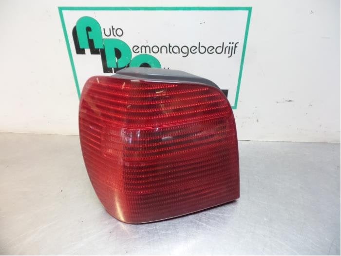 Feu arrière gauche d'un Volkswagen Polo (Polo 99-), Volkswagen, -, Utilisé, -
