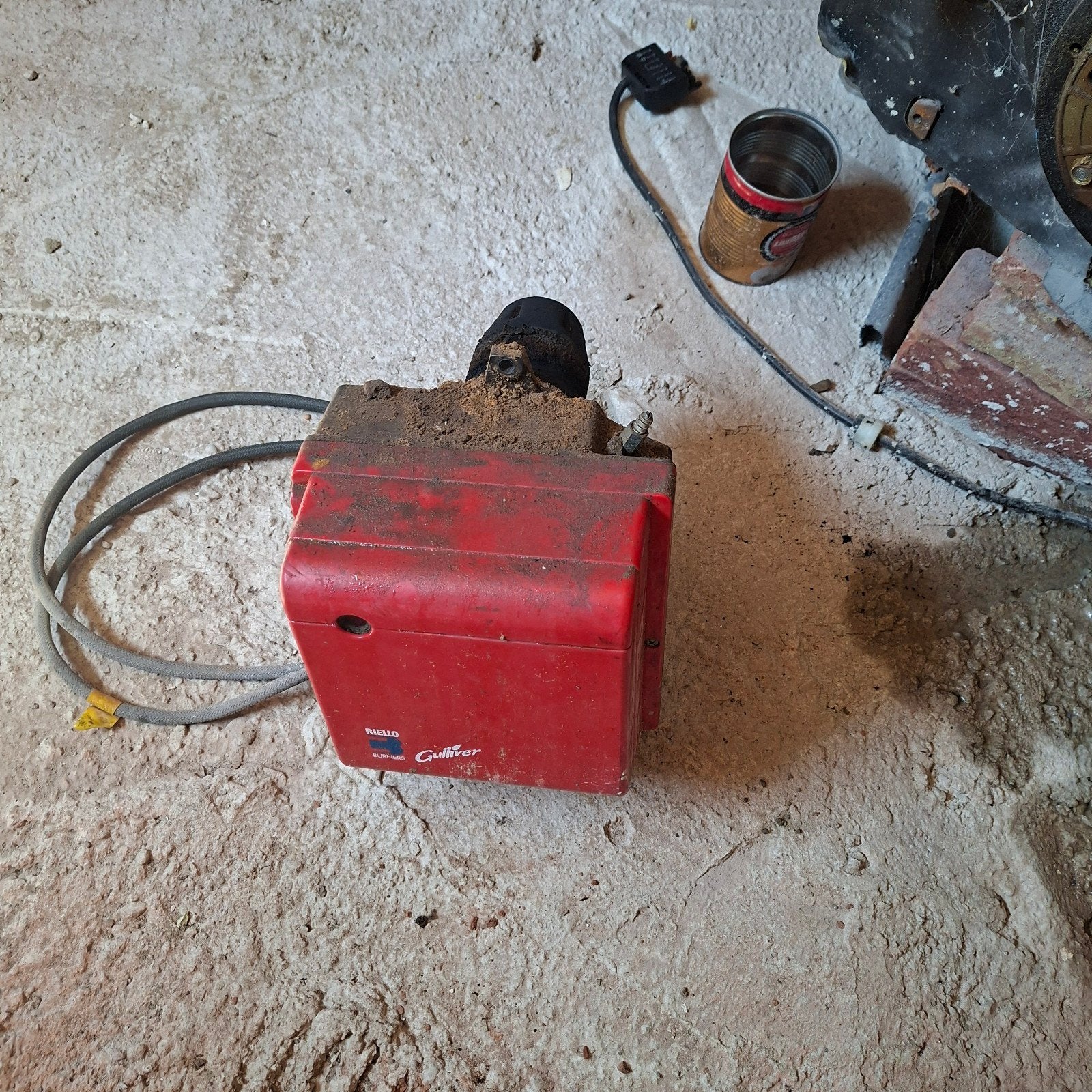 brander moazoet ketel, Enlèvement