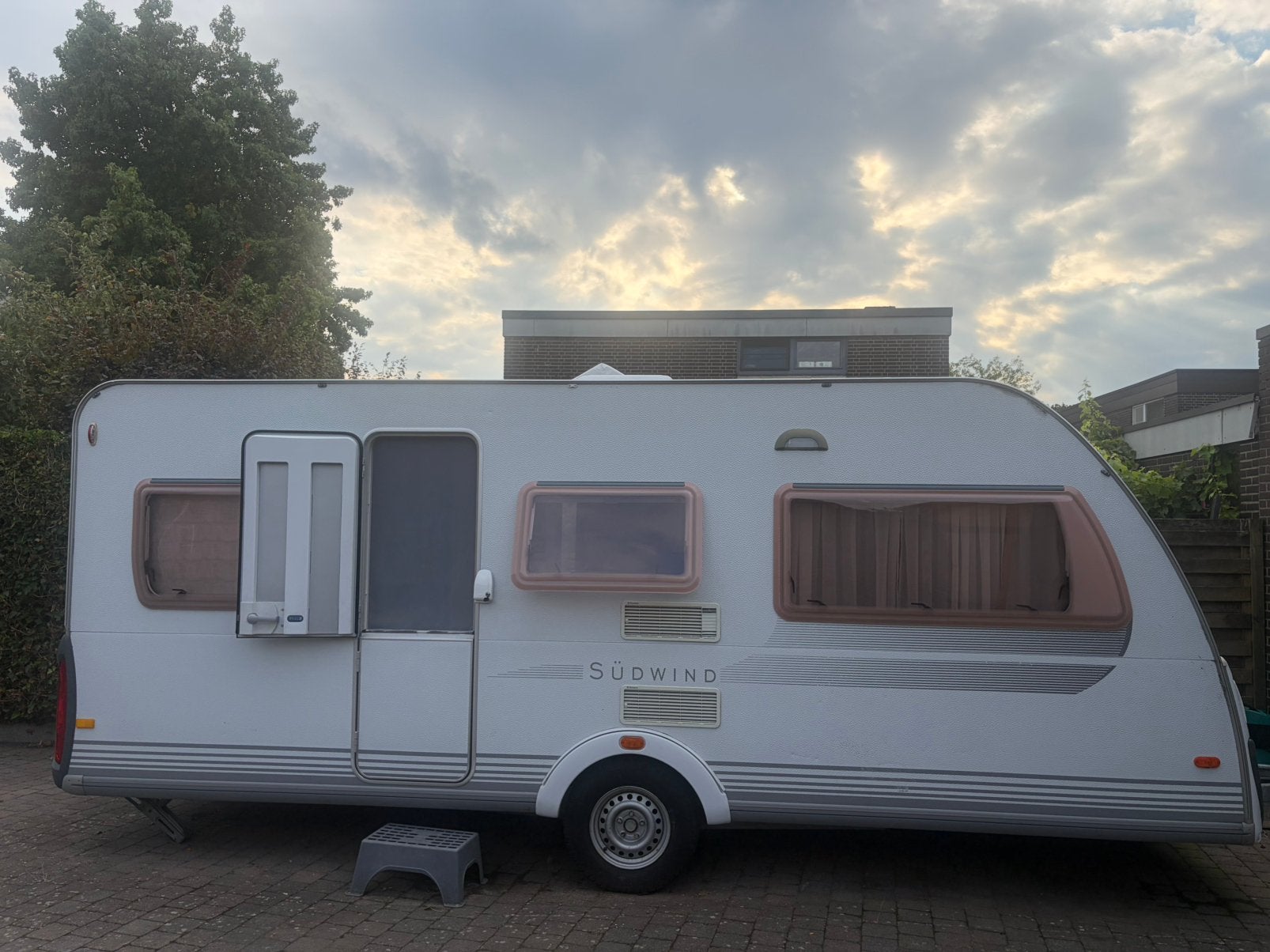 Knaus Sudwind 500 KU (6 pers), Caravanes & Camping, Jusqu'à 6, Airco, Particulier, 2 lits séparés