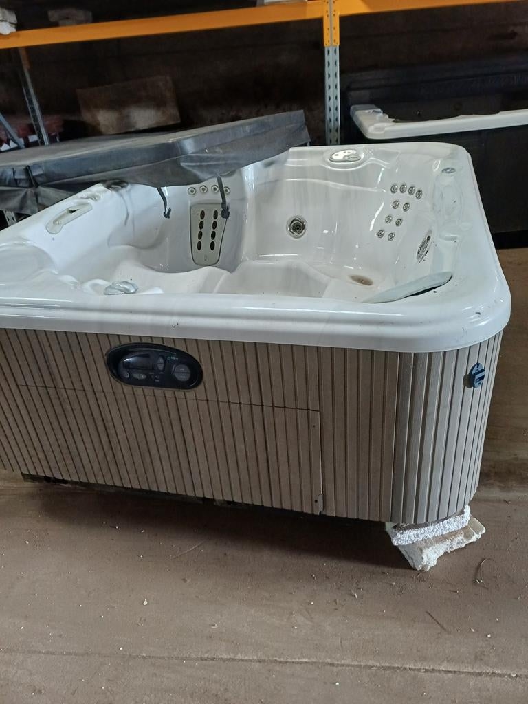 Jacuzzi 200 pièces livrées gratuitement, Envoi