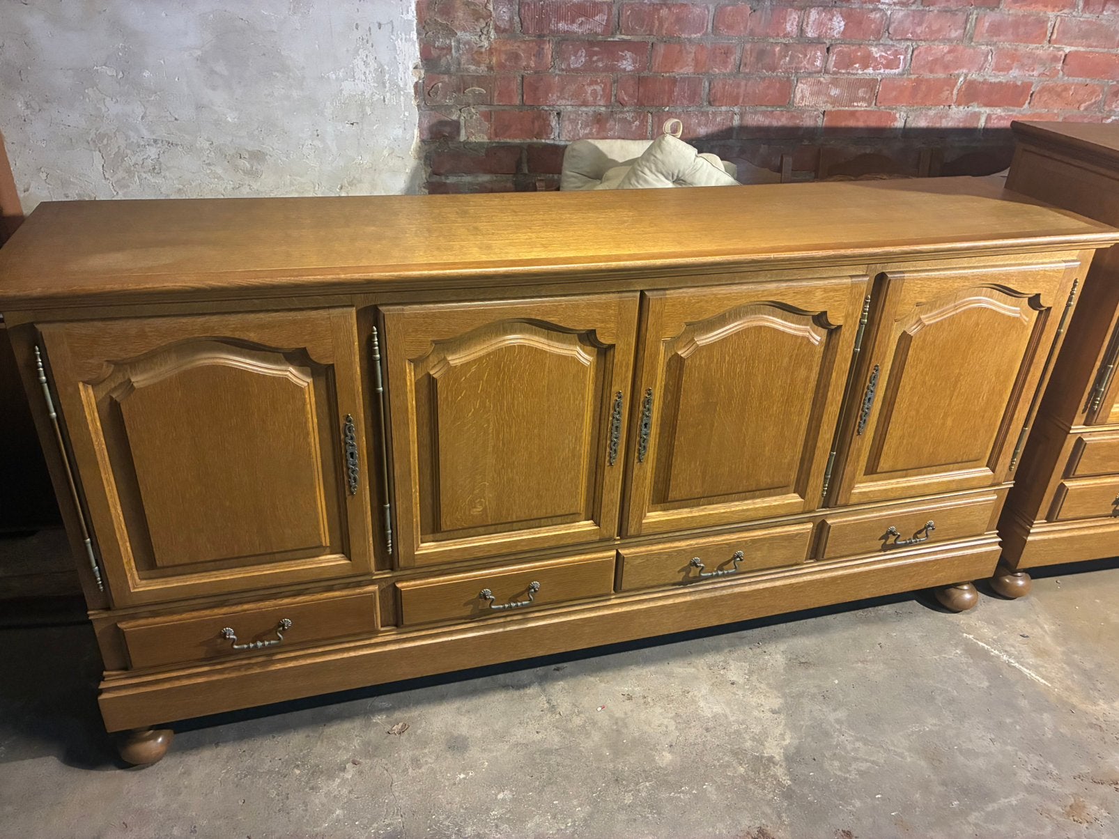 Groot eiken dressoir / opbergkast met 4 deuren & lades, Ophalen, Eikenhout, Met lade(s), Zo goed als nieuw