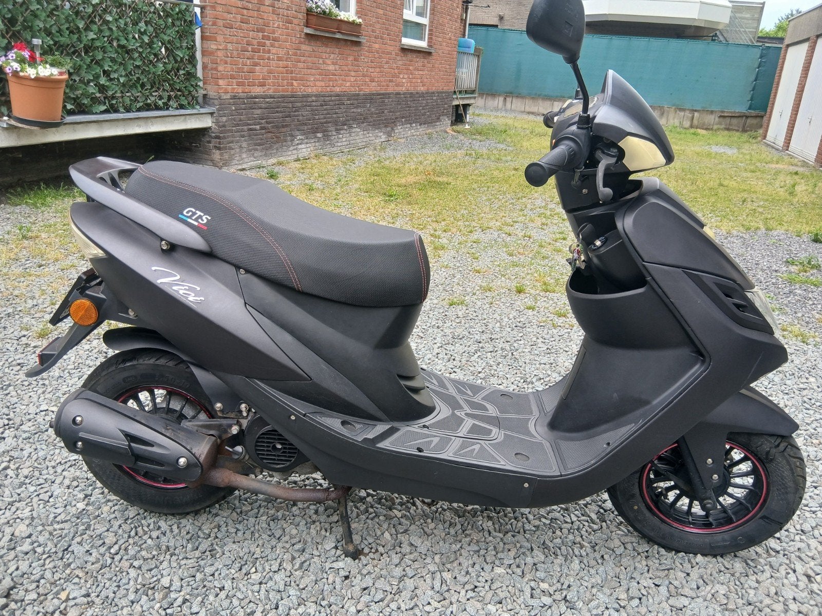 Scooter Klasse B te koop
Bouwjaar: 2021
Snelheid: 45 km/u
Ki, Vélos & Vélomoteurs, Scooters | SYM, Enlèvement ou Envoi