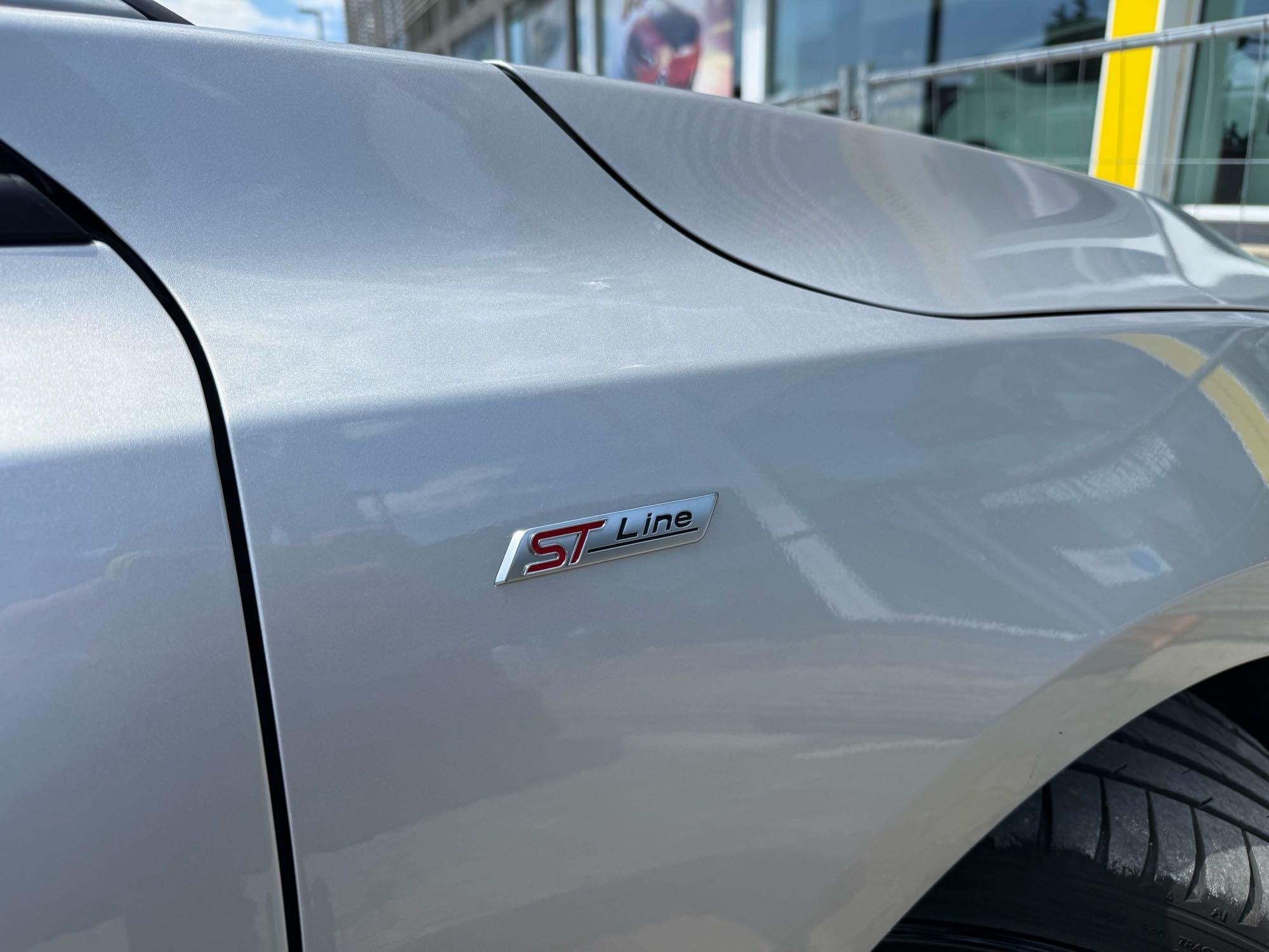 Ford Focus 1.0i EcoBoost MHEV 92kW ST-Line DCT, Stof, Gebruikt, Euro 6, https://public.car-pass.be/vhr/9c915891-3339-4623-8069-7f7c77095c4d
