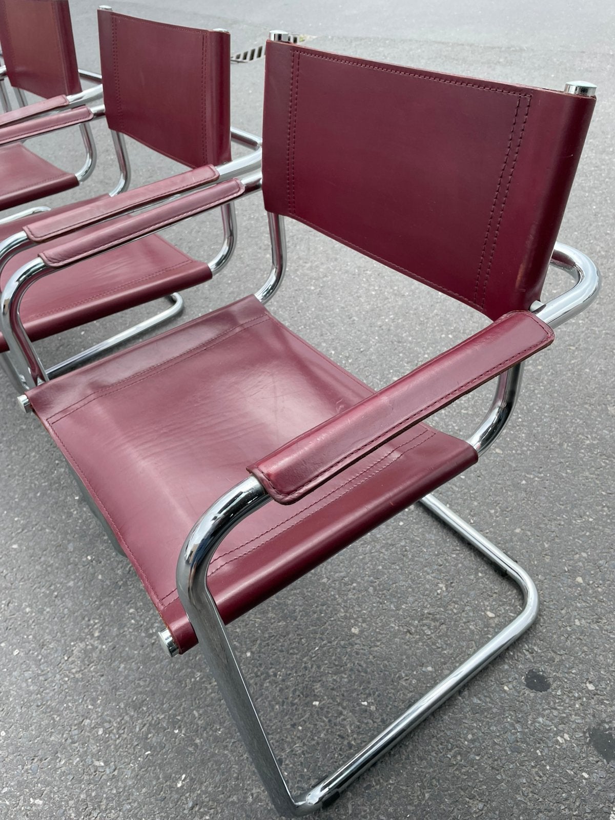 4chaises annee 60/70 en cuir ( bauhaus), Maison & Meubles, Enlèvement, Comme neuf