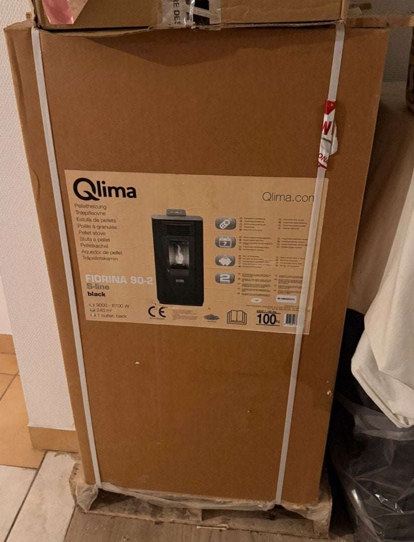 2 Poêle à pellets neuf Qlima Fiorina 90-2 S-Line noir, Enlèvement, Poêle, Neuf, 800 watts ou plus
