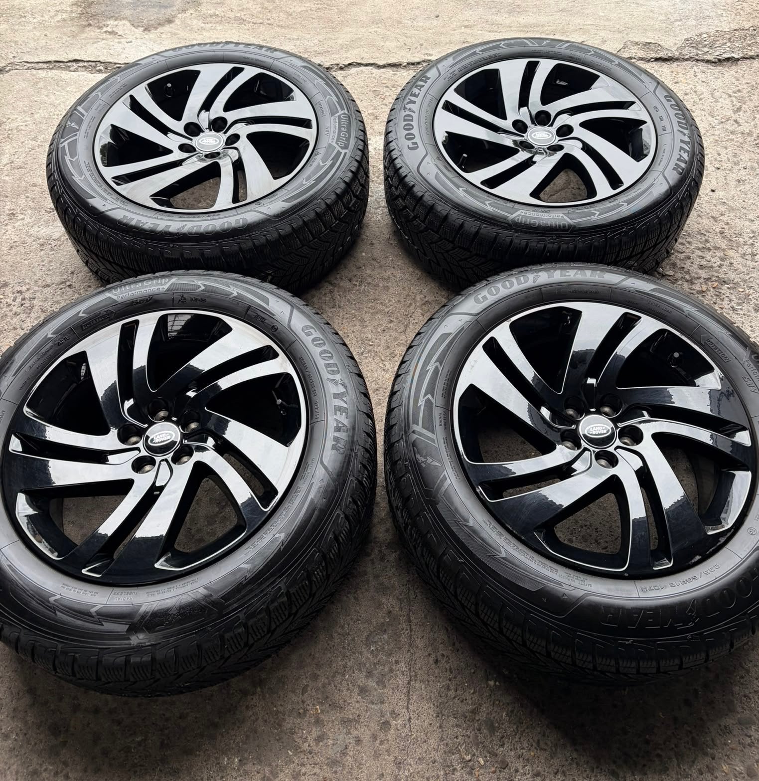 18 inch Range Rover Evoque velgen incl. winterbanden TPMS, Auto-onderdelen, Ophalen, 18 inch, Banden en Velgen, Winterbanden
