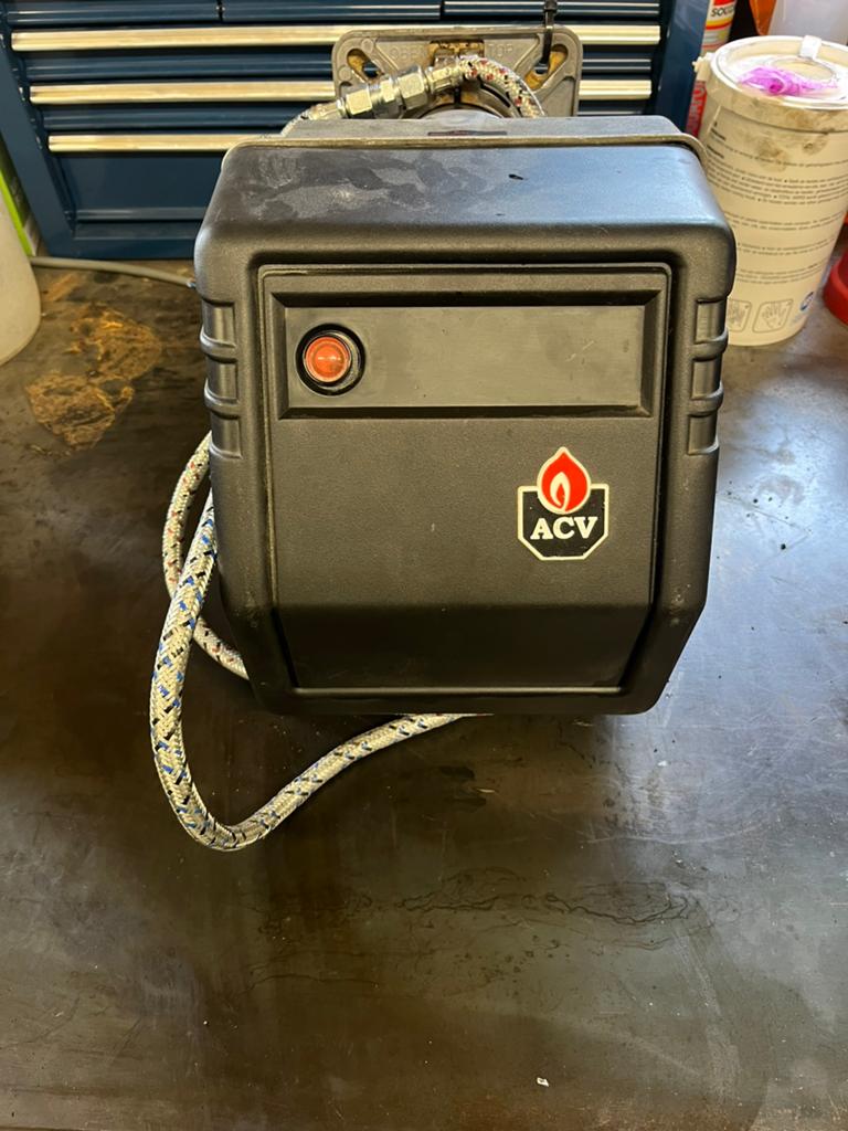 Acv mazout brander, Doe-het-zelf en Bouw, Ophalen, Zo goed als nieuw