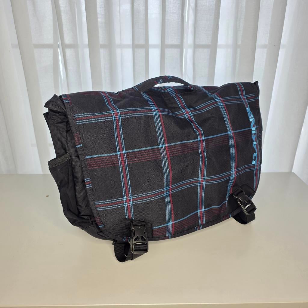 Sac à bandoulière Dakine LG, Enlèvement