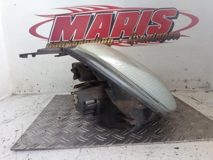 Phare droit d'un Ford Fiesta, -, -, 3 mois de garantie, -