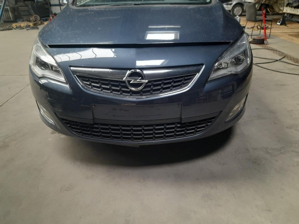 Phares avant d'origine OPEL ASTRA J 2011 / 5060 AUVELAIS, Enlèvement ou Envoi, Utilisé, Opel