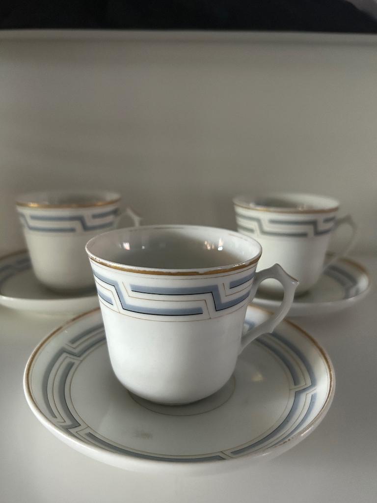 Porseleinen kop en schotel, art Deco-stijl, Huis en Inrichting, Keuken | Servies, Ophalen, Gebruikt, Overige stijlen, Kop(pen) en/of Schotel(s)