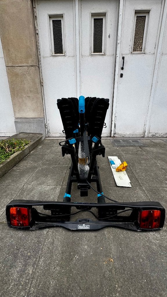 Porte vélos Norauto pour 4 vélos pour attelage, Support d'attelage, Pneus larges, 3 vélos ou plus, Comme neuf