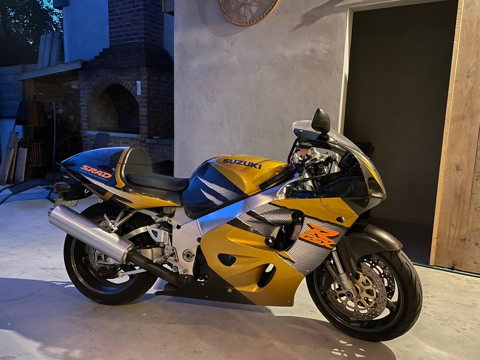 Suzuki gsxr 750 SRAD volledig origineel, 750 cm³, Super Sport, Particulier, 4 cylindres