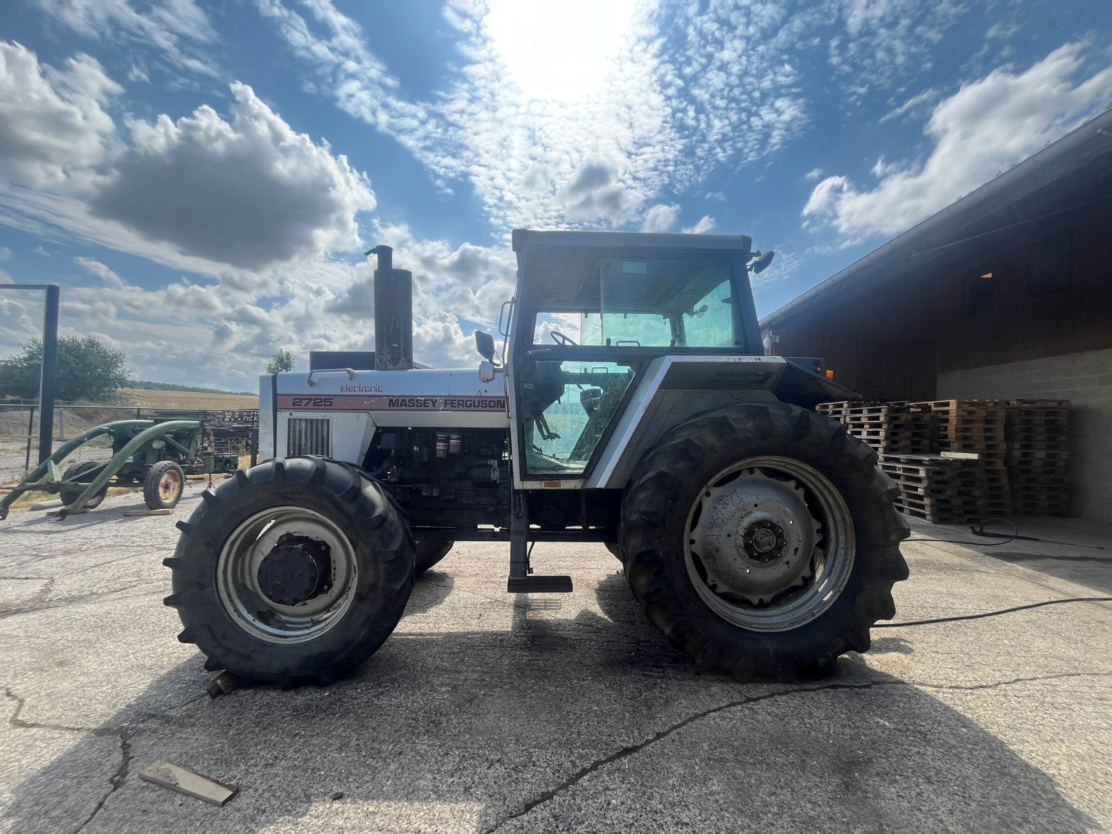 Tracteur mf 2725 gris spéciale édition, Ophalen, 120 tot 160 Pk, Oldtimer, 7500 tot 10000