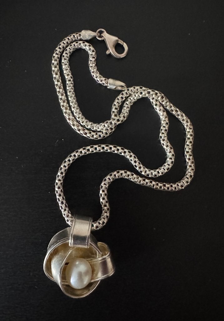 Ketting van sterling zilver en gekweekte parels, Ophalen of Verzenden, Zilver, Hanger