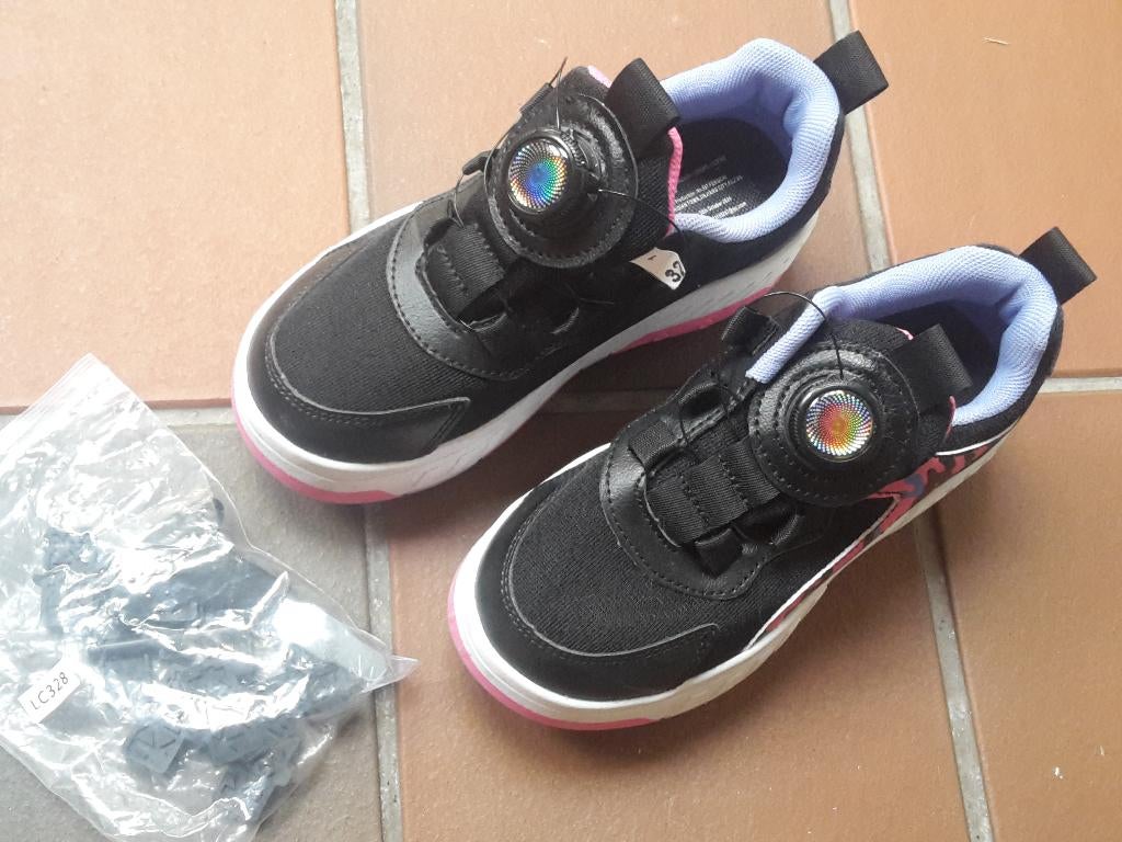 Schoenen met wieltjes onder, vr meisjes, maat 32, als nieuw, Ophalen of Verzenden, Zo goed als nieuw, Kinderen