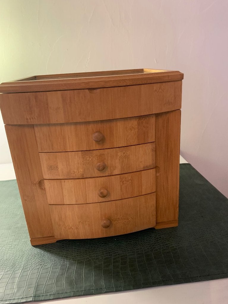 Boîte art deco, Enlèvement