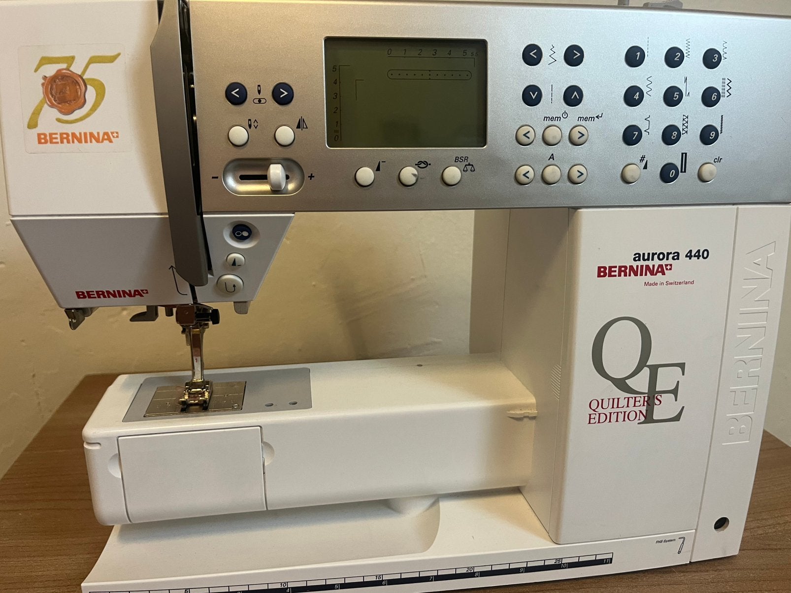 Bernina Aurora 440 QE, Enlèvement ou Envoi, Comme neuf, Machine à coudre, Bernina