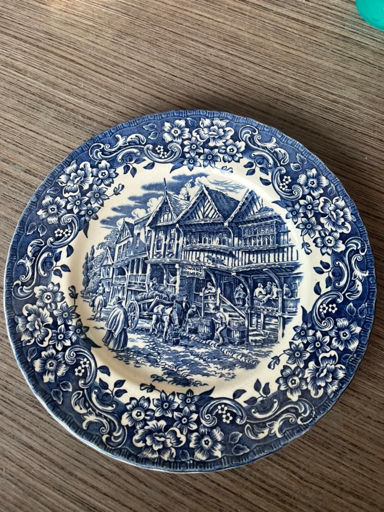 2 blauwe decoratieve borden – Boch & Royal Tudor Ware, Ophalen