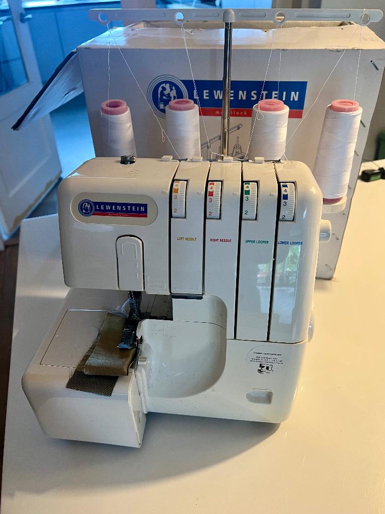 Lewenstein overlock 700 DE, Hobby en Vrije tijd, Ophalen, Zo goed als nieuw, Lockmachine, Lewenstein