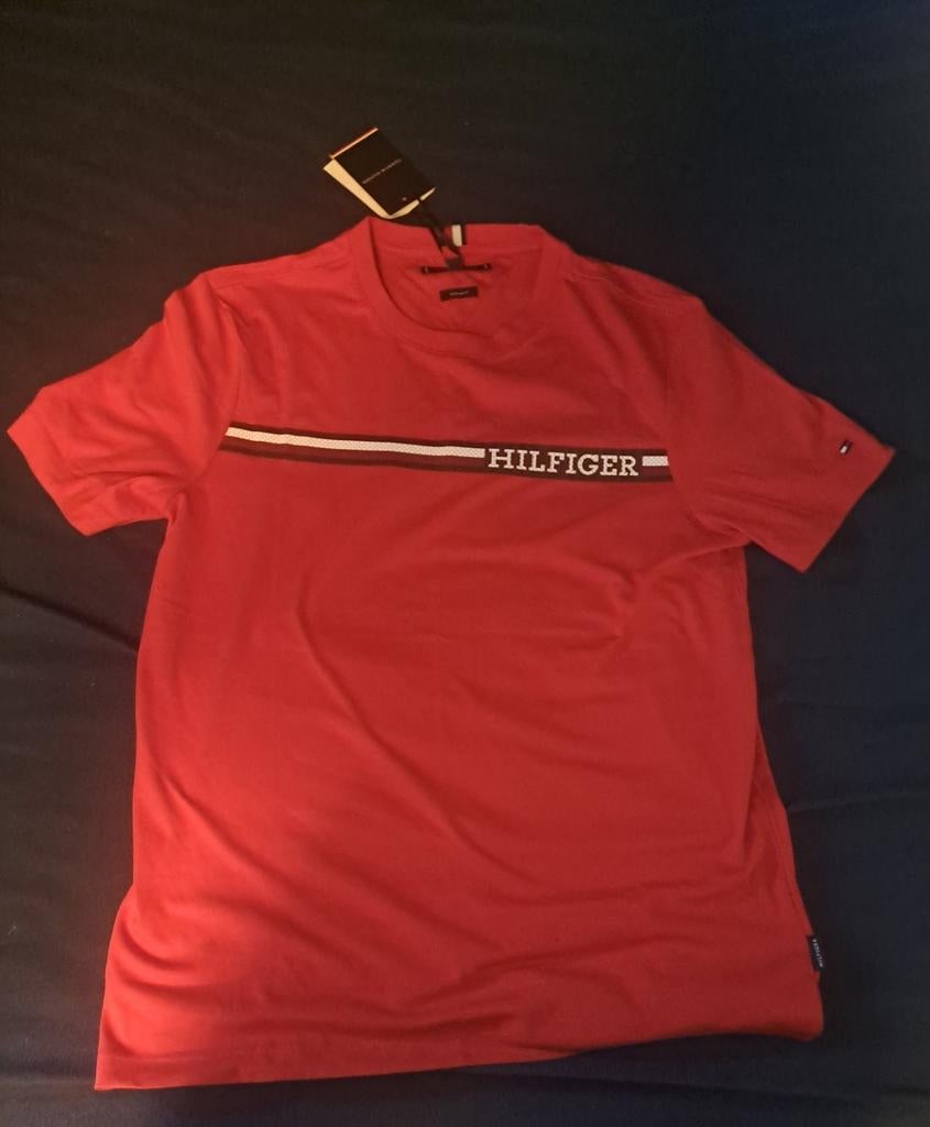 T-shirt Hugo rouge L, Enlèvement ou Envoi, Neuf, Taille 52/54 (L), Rouge
