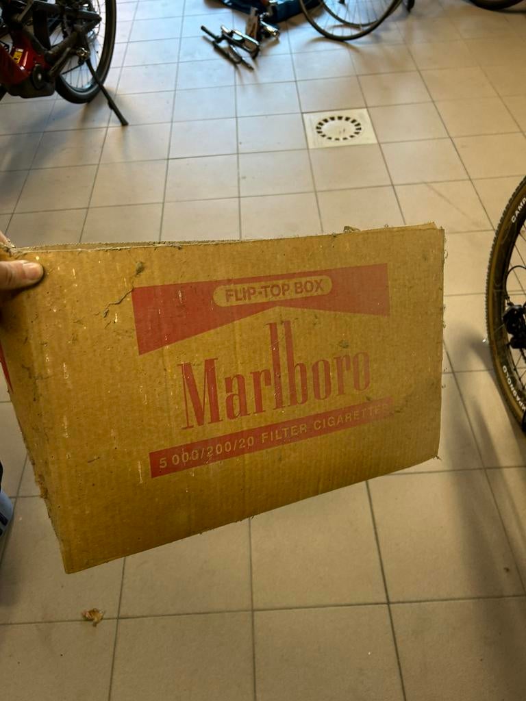 Originele Malboro doos, Ophalen