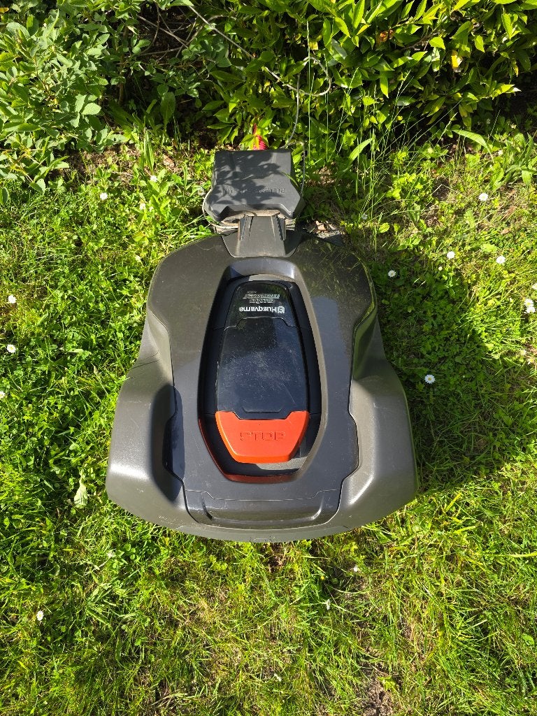 Tondeuse robot, Tuin en Terras, Robotmaaiers, Zo goed als nieuw, 20 tot 25 cm, Met regensensor, Bestuurbaar via app, Ophalen