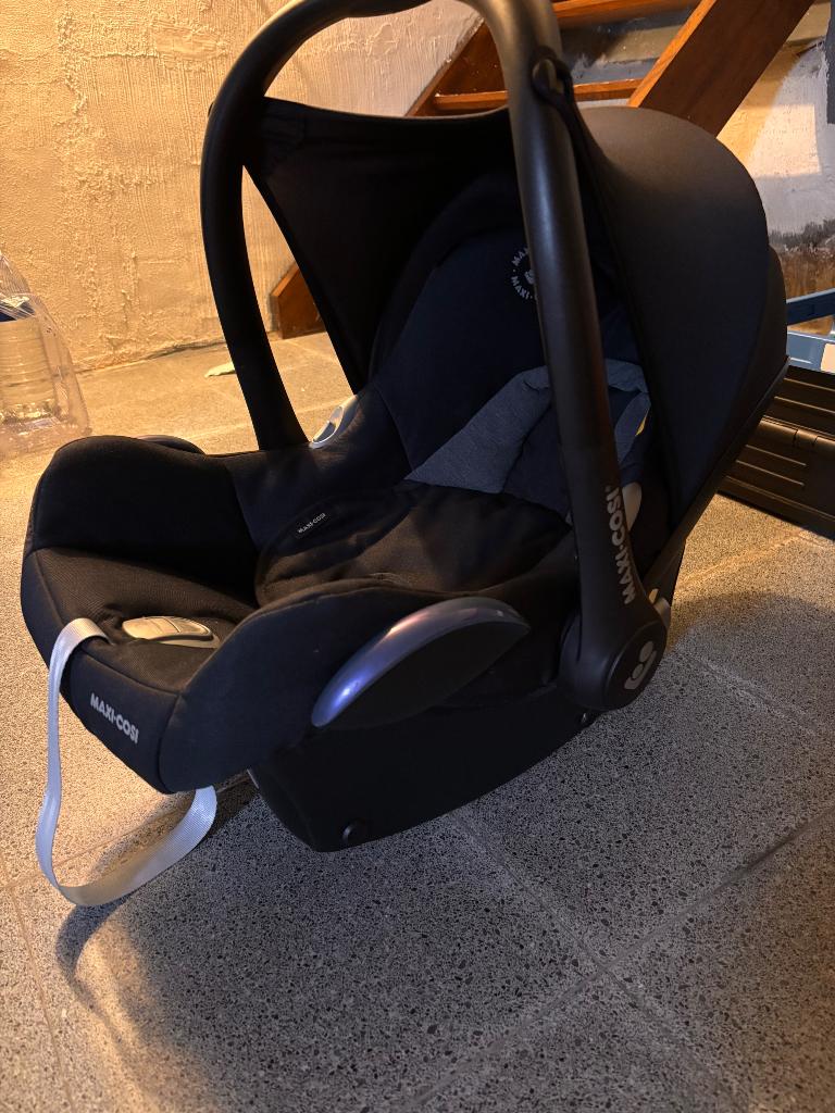 Maxi Cosi + autobase, Ophalen, 0 t/m 18 kg, Zo goed als nieuw, Isofix