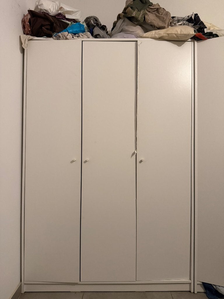 Armoire 3 porte, 100 à 150 cm, Utilisé, Avec espace de penderie, IKEA