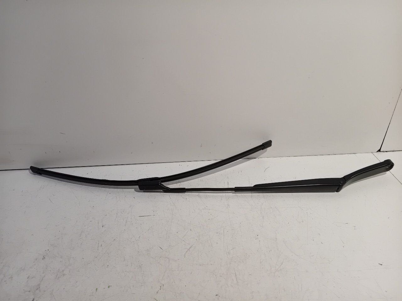 Ruitenwisserarm links voor Seat Leon, Onderdelen@venauto.nl, Van der Ven Autorecycling B.V., Ettenseweg 76, 4706 PB Roosendaal, The Netherlands