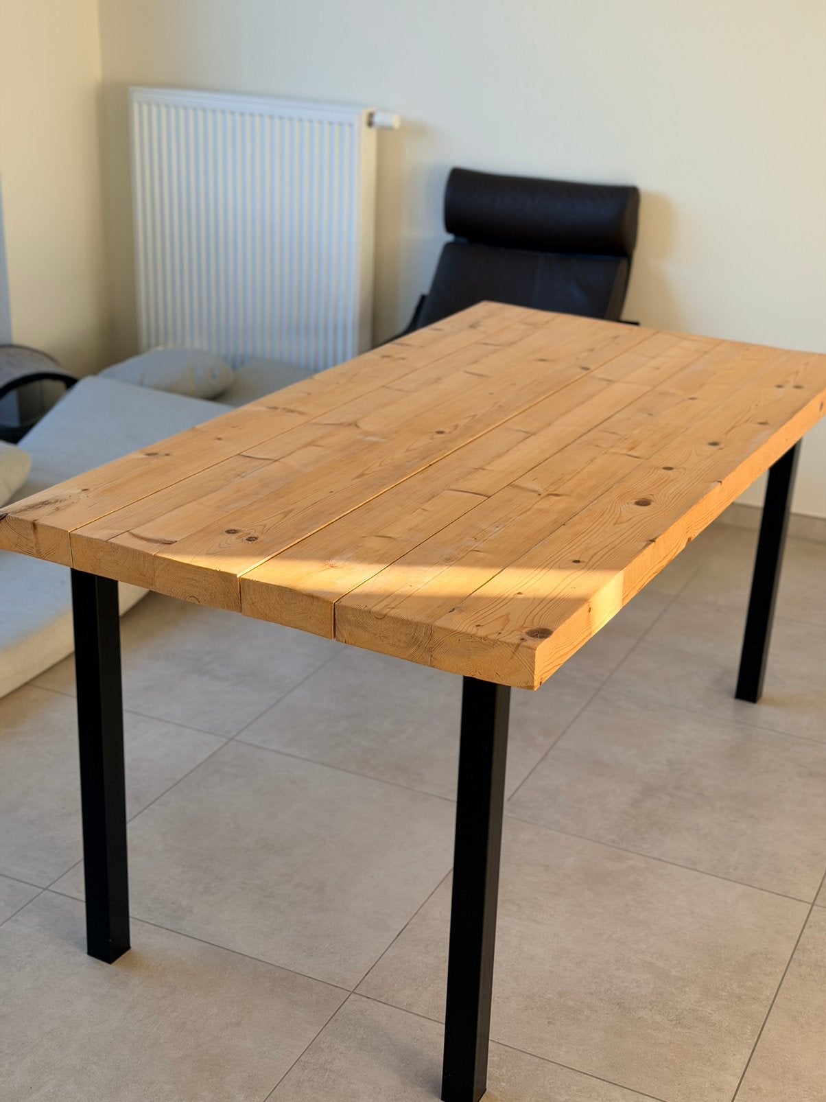 Table à manger en bois faite main avec pieds en acier, Maison & Meubles, Enlèvement, Utilisé