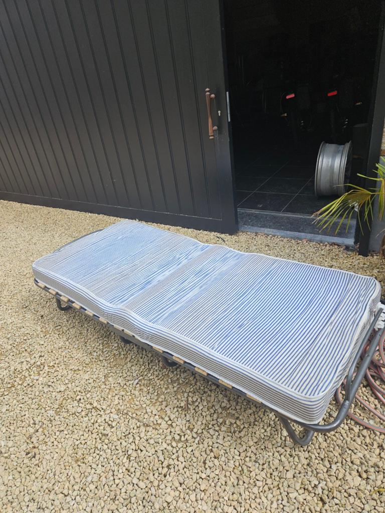 1-persoons opklapbaar  bed, Huis en Inrichting, Slaapkamer | Slaapbanken, Ophalen