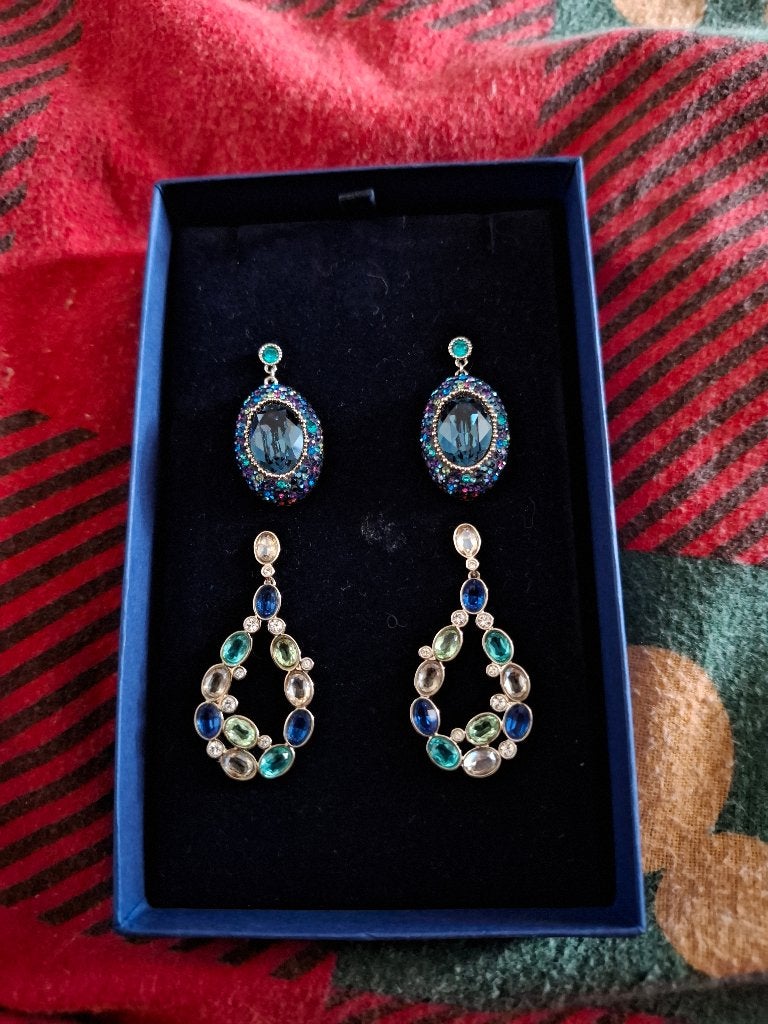 Swarovski oorbellen set blauw, Handtassen en Accessoires, Oorbellen, Ophalen, Blauw, Nieuw, Knopjes of Stekers