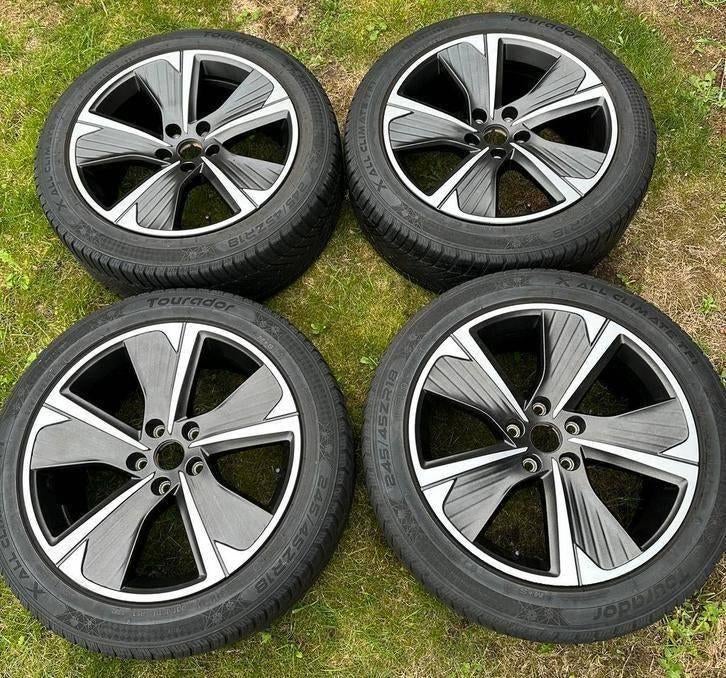 245/45 ZR18 velgen met banden i.z.g.st, Auto-onderdelen, Banden en Velgen, Ophalen, 18 inch, Banden en Velgen, All Season