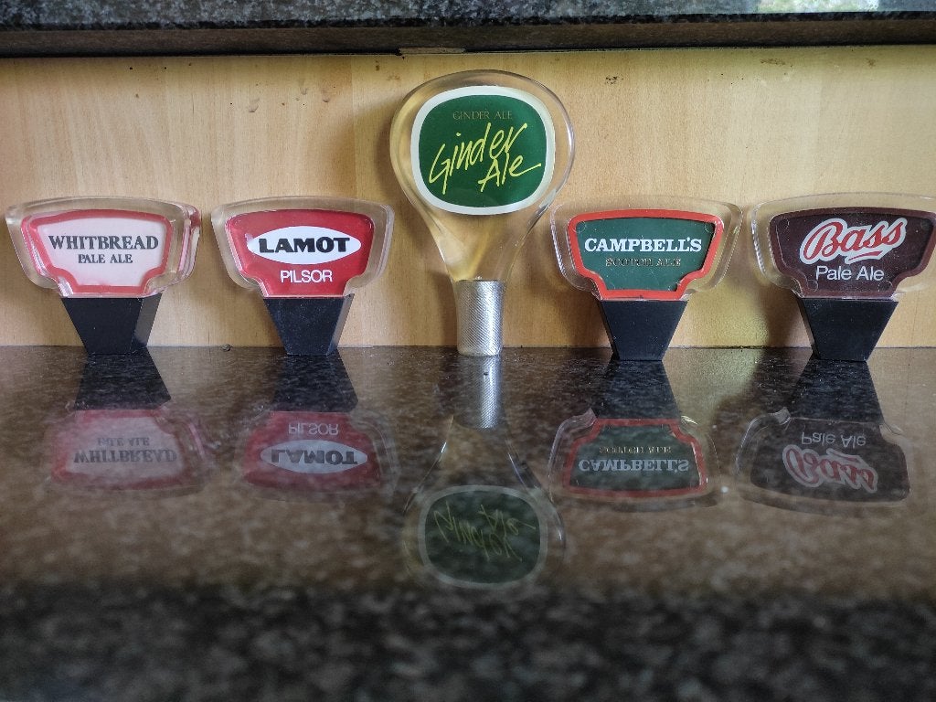 5 cavaliers pour pompes à bières/Vintage/à la pièce ou lot., Collections, Enlèvement ou Envoi, Comme neuf, Panneau, Plaque ou Plaquette publicitaire