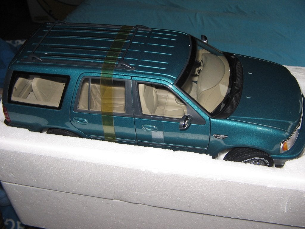 opruiming modelwagens op 1/18, Hobby & Loisirs créatifs, Voitures miniatures | 1:18, Enlèvement ou Envoi, Neuf, Voiture, Autres marques