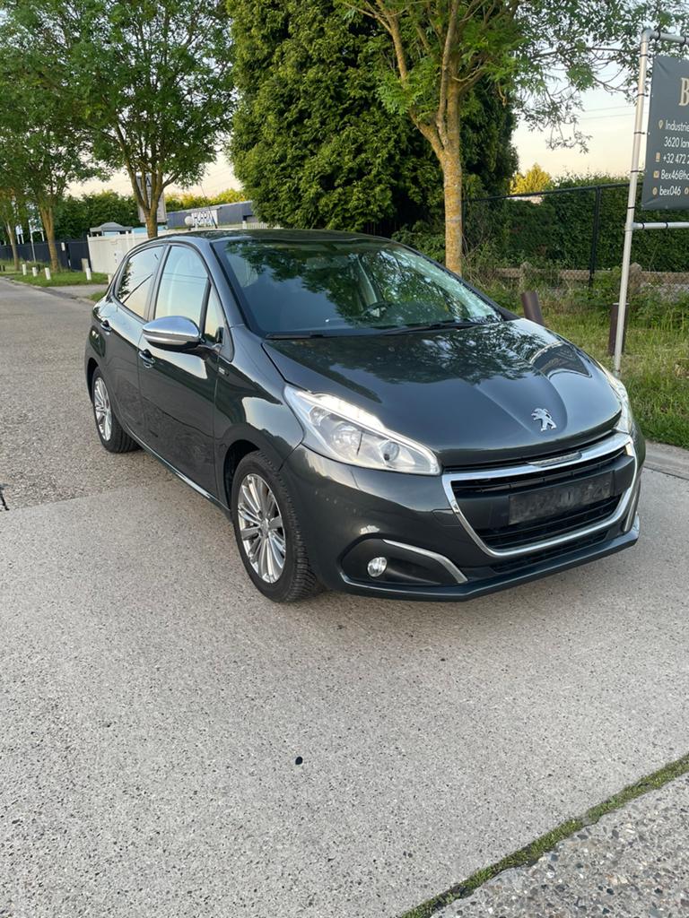 PEUGEOT 208 1.2 BENZINE DIRECT BESCHIKBAAR, Voorwielaandrijving, Stof, Bedrijf, Handgeschakeld