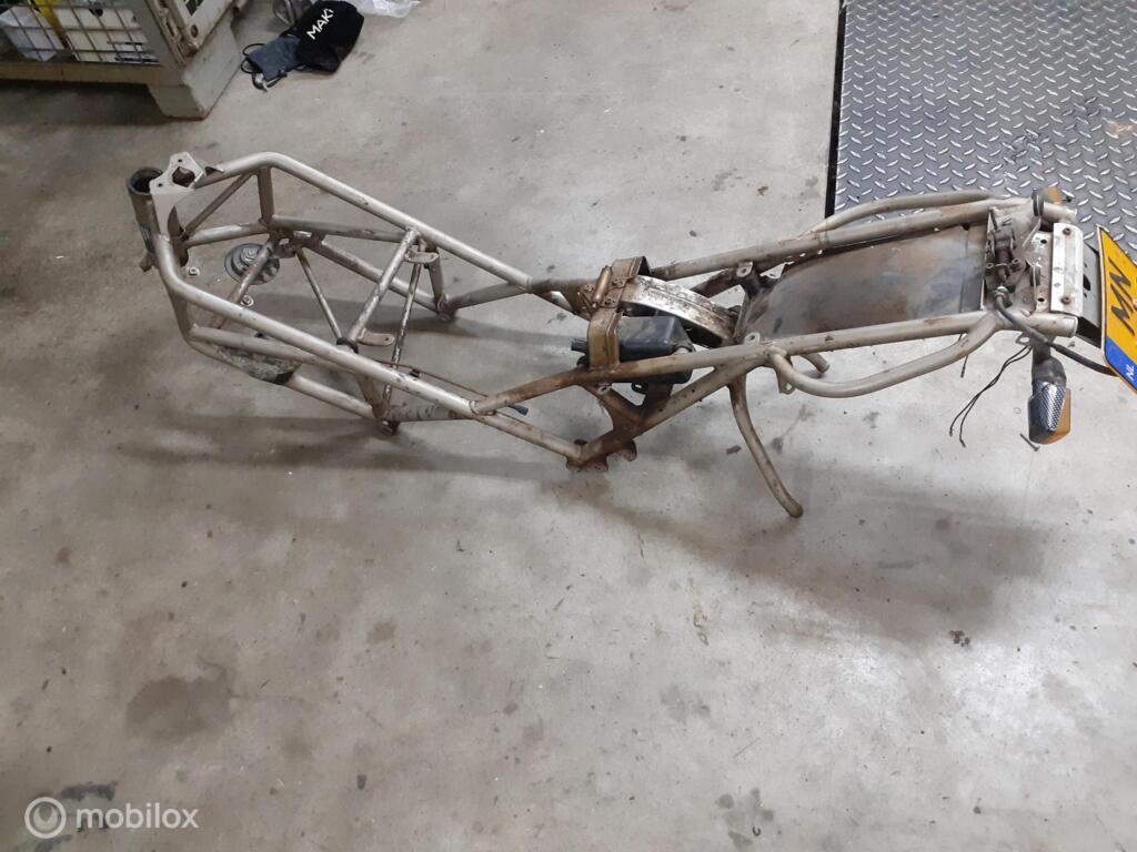 Frame met kenteken monster 600 1994  ook voor 750 900, Enlèvement ou Envoi, Factorystore.service@ducati.com, Via Antonio Cavalieri Ducati, 74/5, 74/6, 40132 Bologna BO