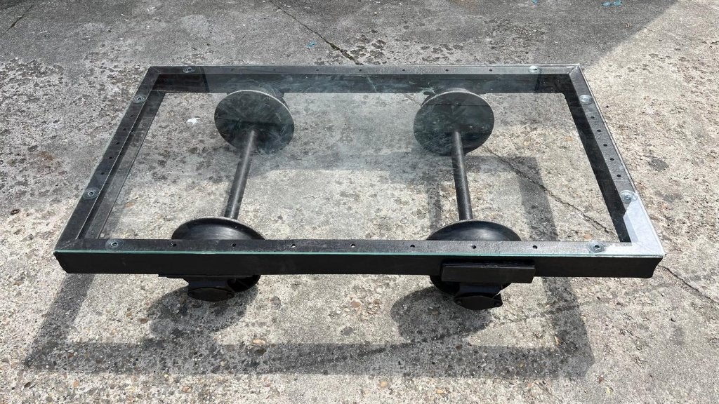 tafel gemaakt van sporenwagon, Ophalen, Zo goed als nieuw, 100 tot 150 cm
