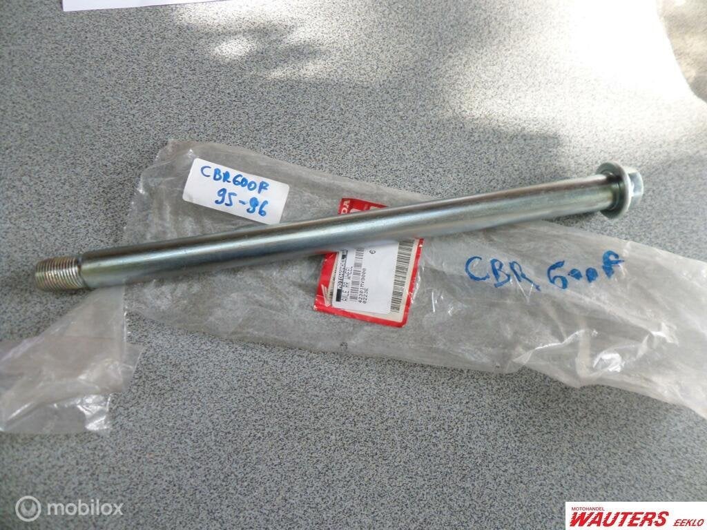 Achterwielas  Honda   cbr600f, Motoren, Nieuw, Ophalen of Verzenden