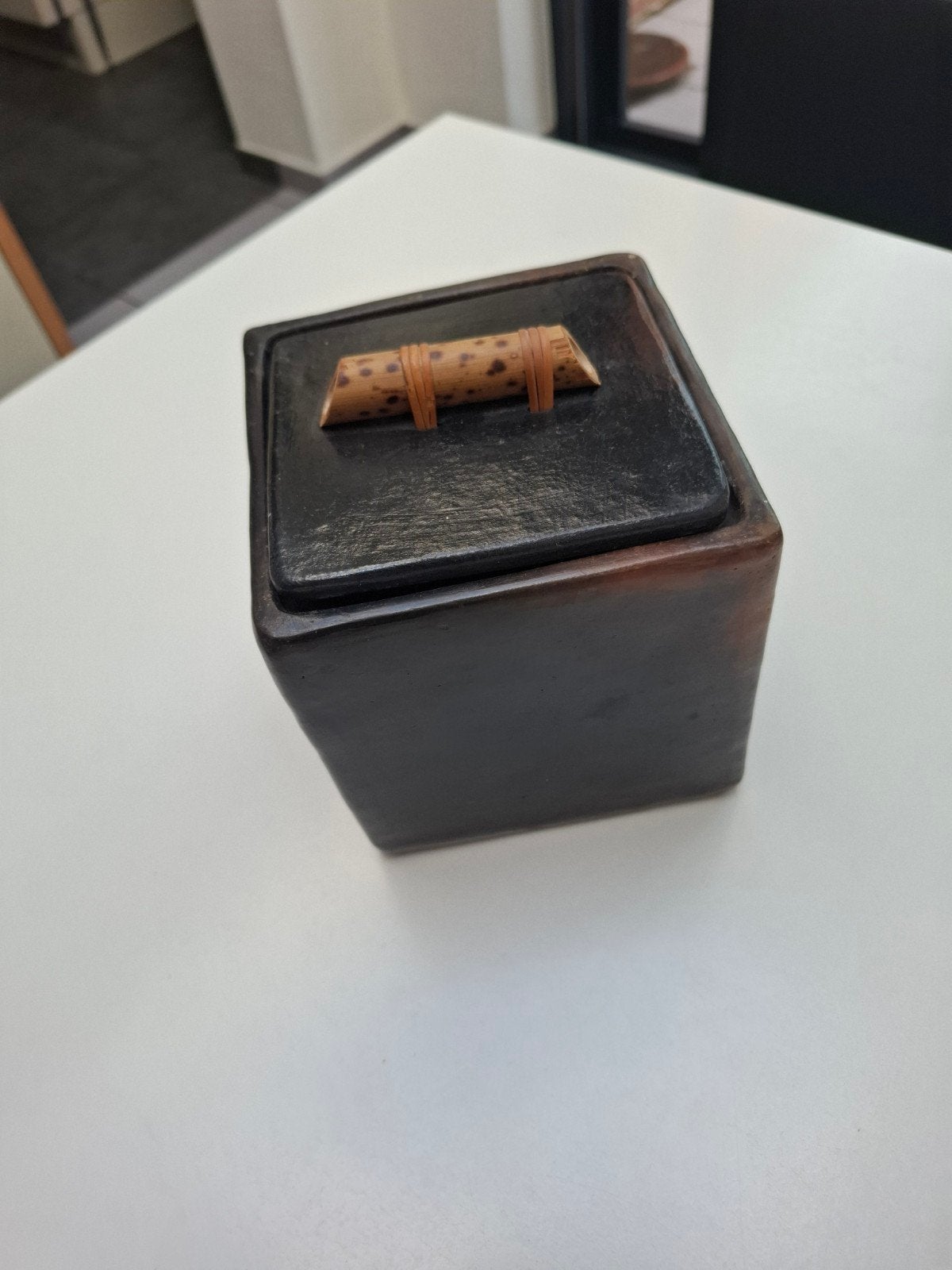 Zwarte stenen opbergpot, Huis en Inrichting, Woonaccessoires | Boeddhabeelden, Ophalen, Zwart