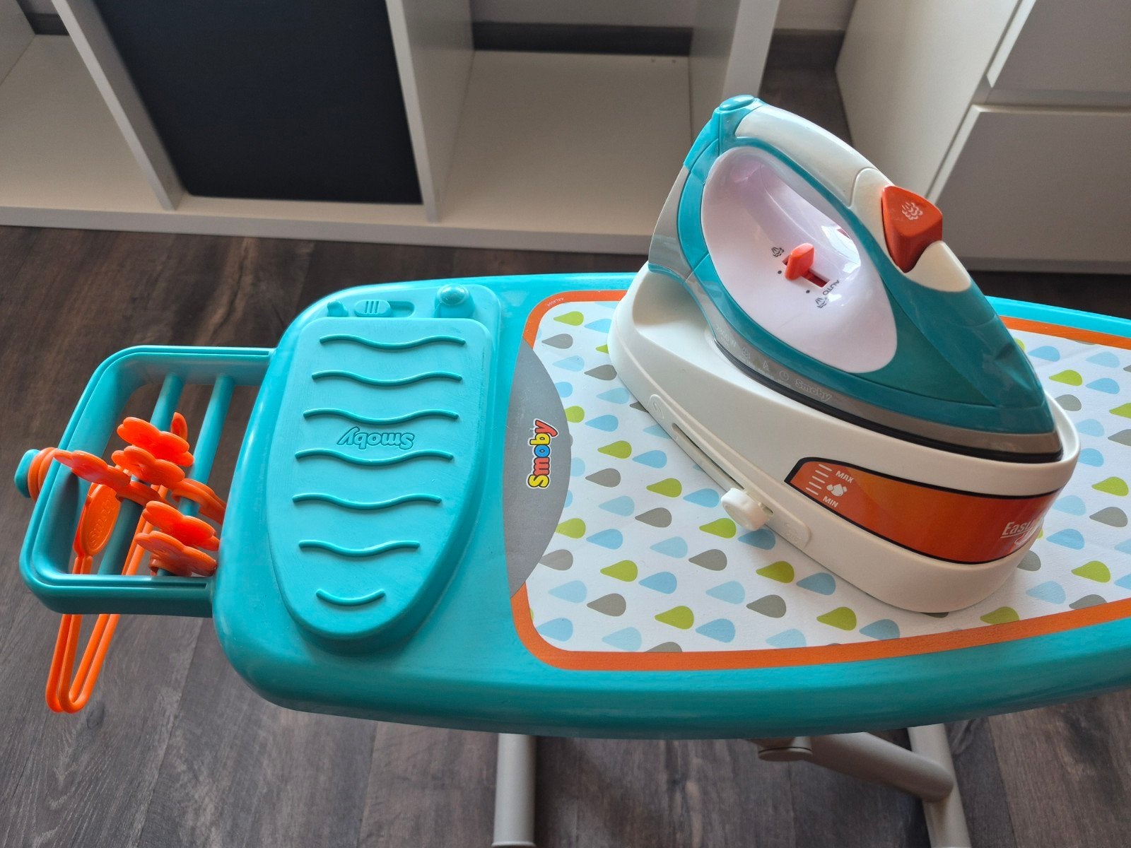 Table à repasser et fer jouet Smoby (Imitation / Éveil), Enfants & Bébés, Jouets | Tables de jeux, Enlèvement, Comme neuf
