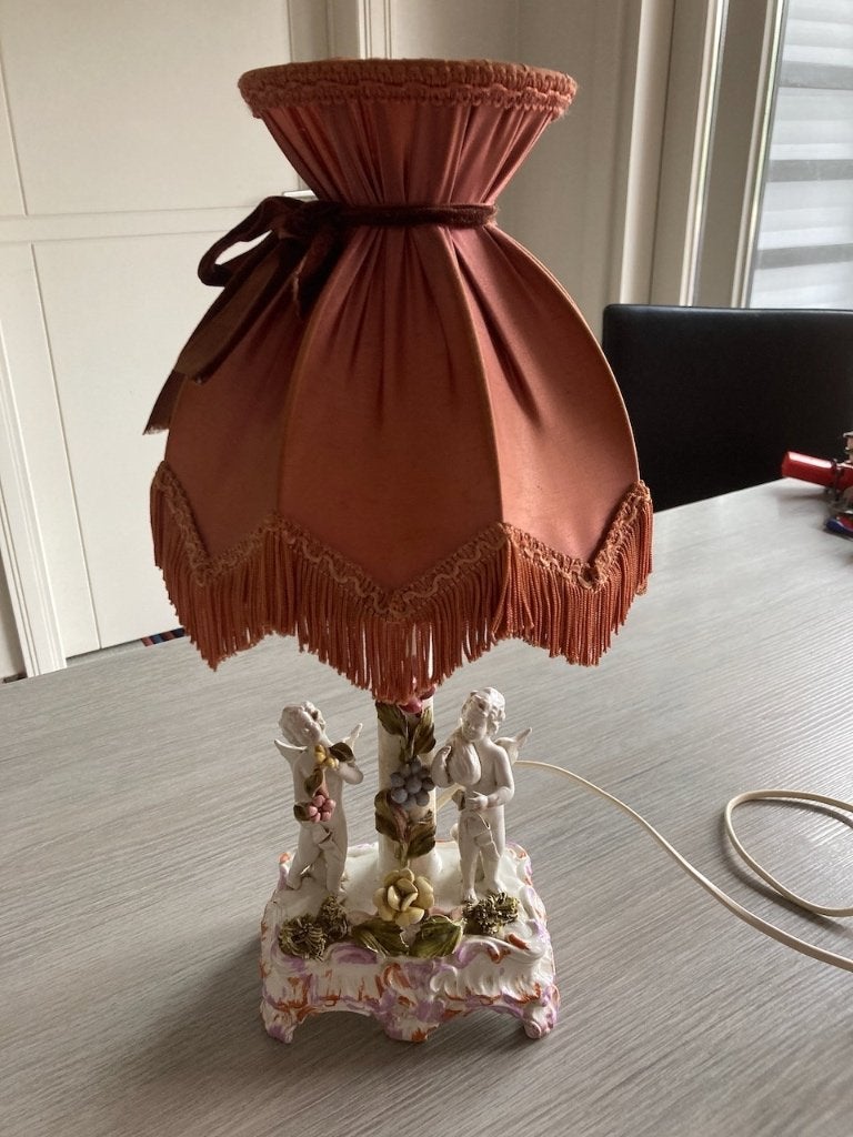Antieke staanlamp met biscuit beeldje onderaan. Goede staat, Antiek en Kunst, Ophalen of Verzenden