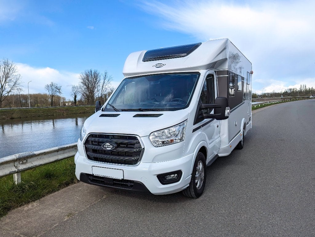 Mobilhome CARADO T338 (FORD) 2024 AUTOMAAT, Caravans en Kamperen, Mobilhomes, Automaat, Standaard zit, Luifel, Ford
