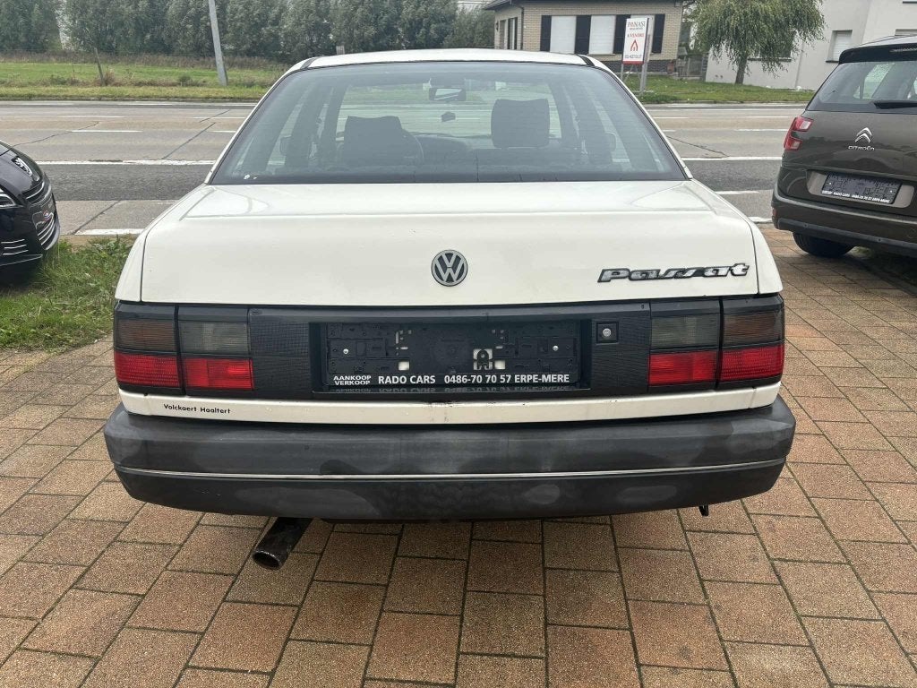 Voiture classique Volkswagen Passat 1800 cc, Achat, 4 portes, Entreprise, Boîte manuelle