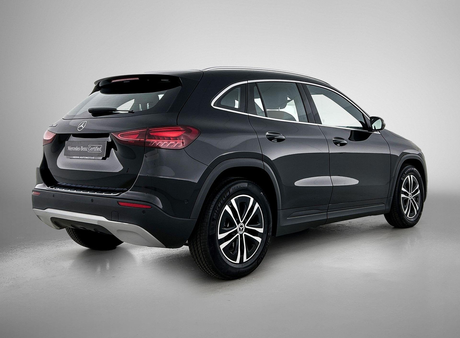Mercedes-Benz GLA-klasse GLA 180 Essential Line, Auto's, Stof, Zwart, 4 cilinders, 149 g/km