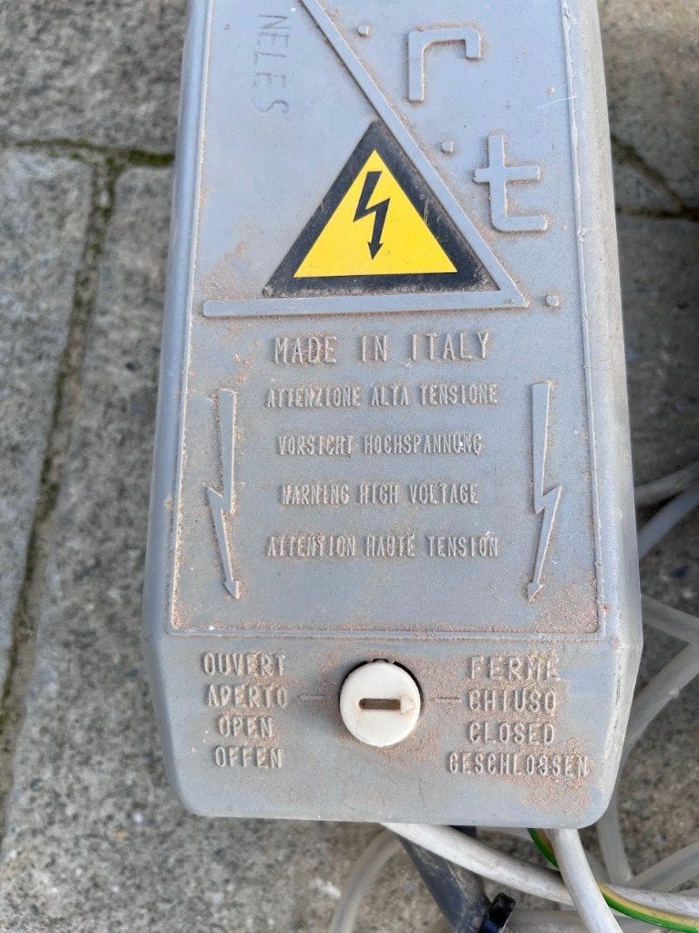 2x F.A.R.T. Resinblock 2000, Hoogspanningstransformator neon, Electroménager, Électroménager & Équipement Autre, Enlèvement, Utilisé