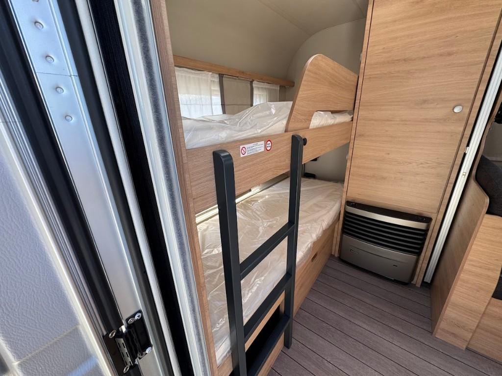 Knaus Sudwind 540 FDK mover,luifel, Schokbreker, 7 tot 8 meter, Bedrijf, Treinzit